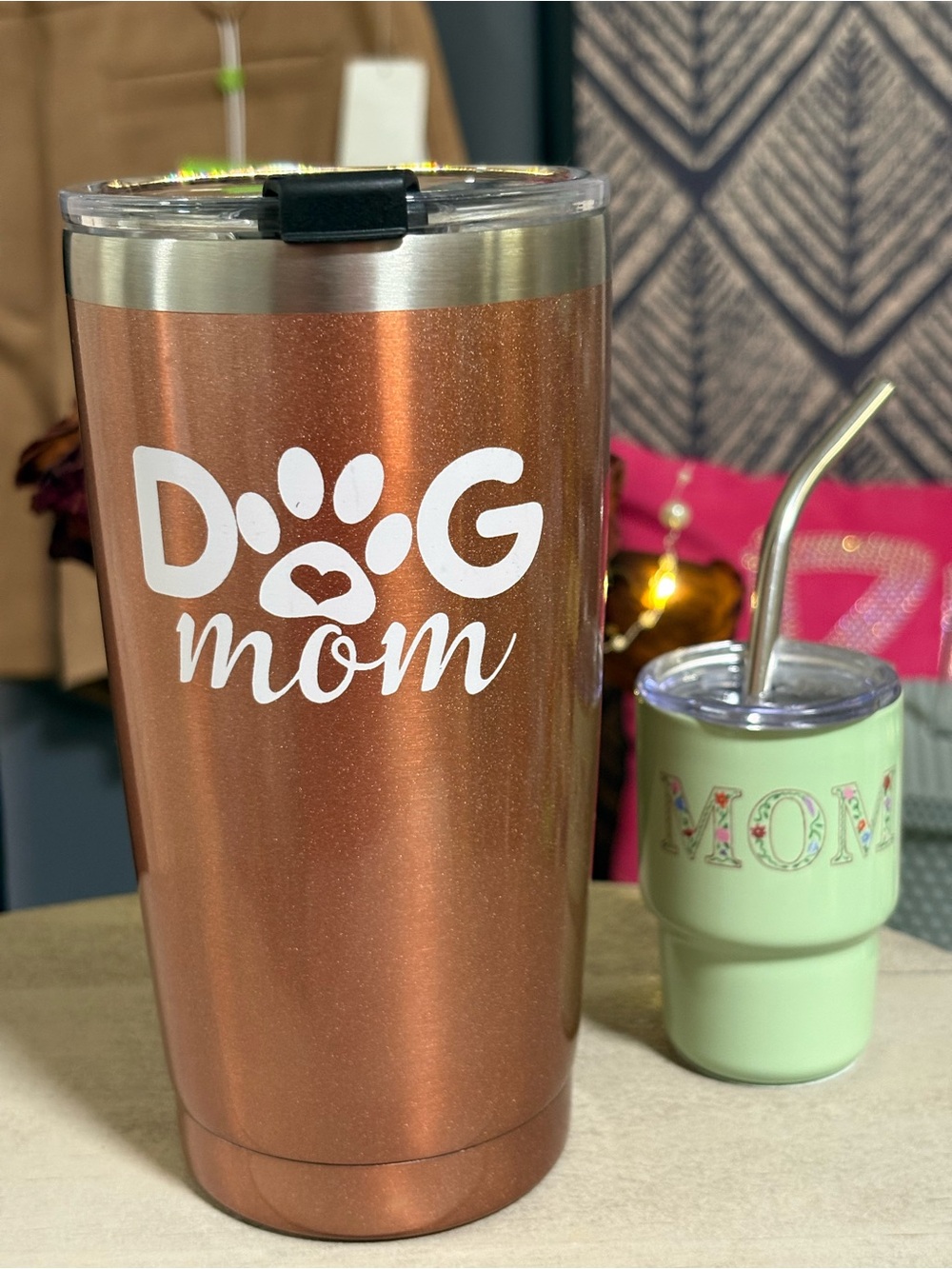 The "Dog Mom" ​​Stainless Steel Thermal Mug in Rose Gold 🐶